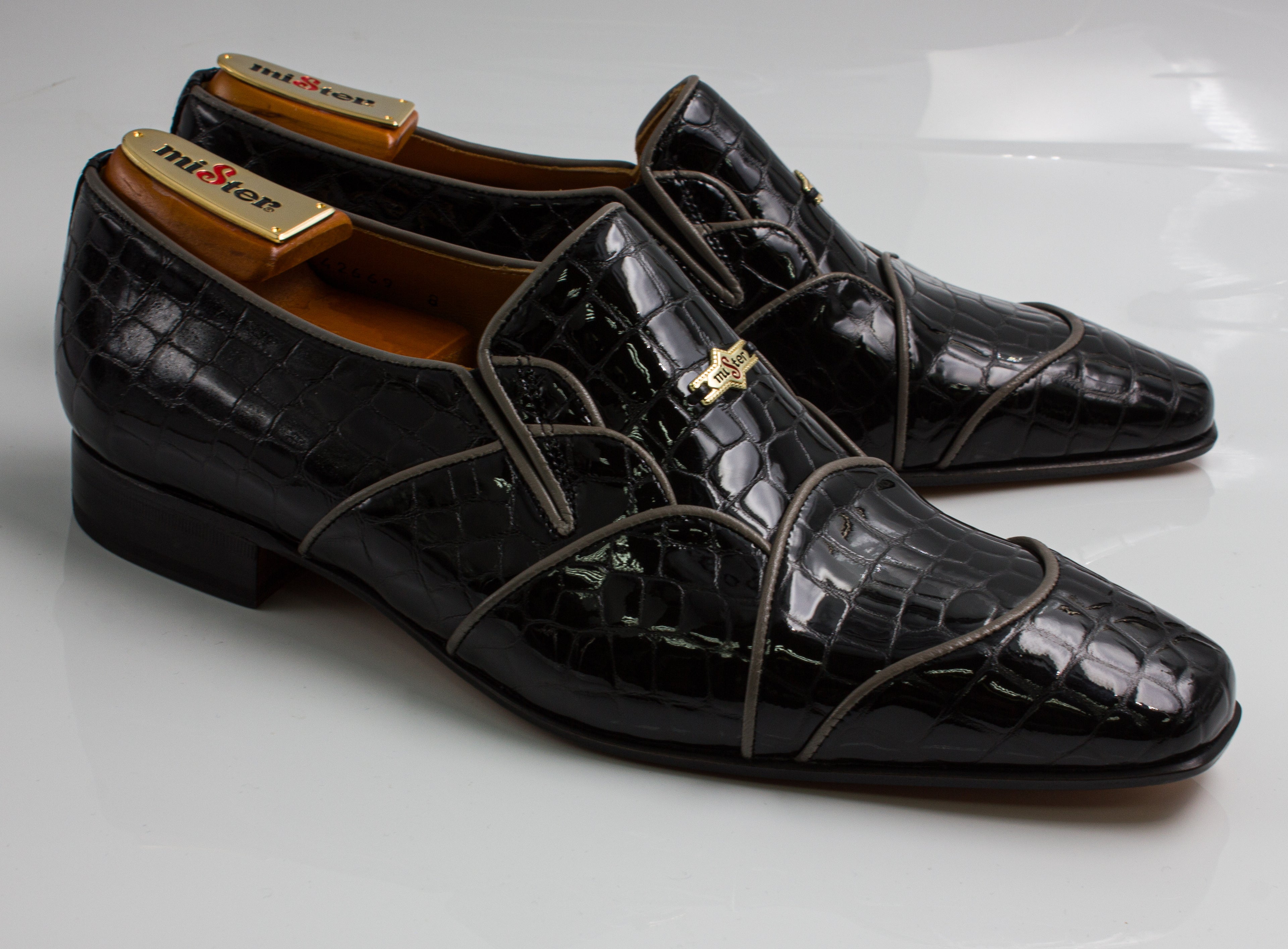 Black/Grey Patent Piping