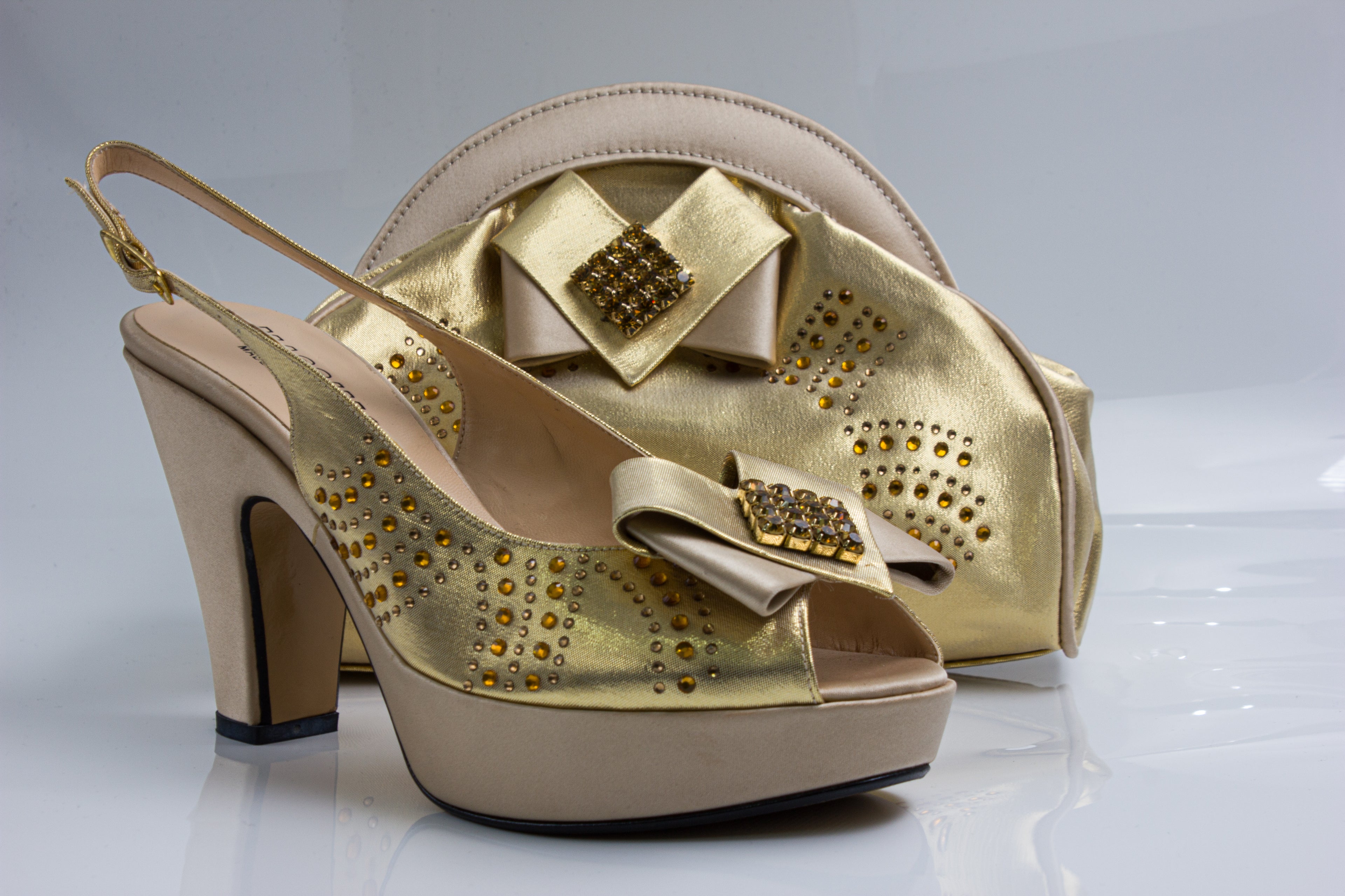 Gold Ribbon Wedge Set
