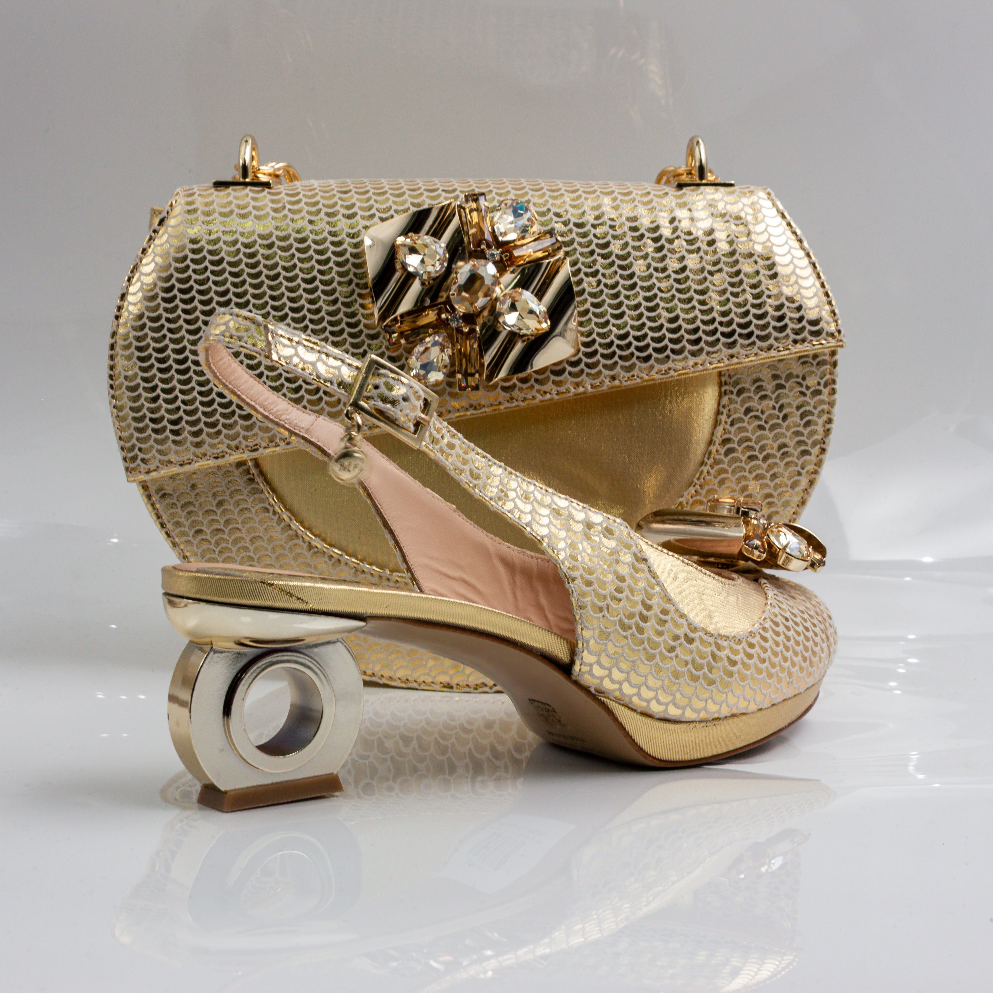 Gold Scallop Ornate Heel Set