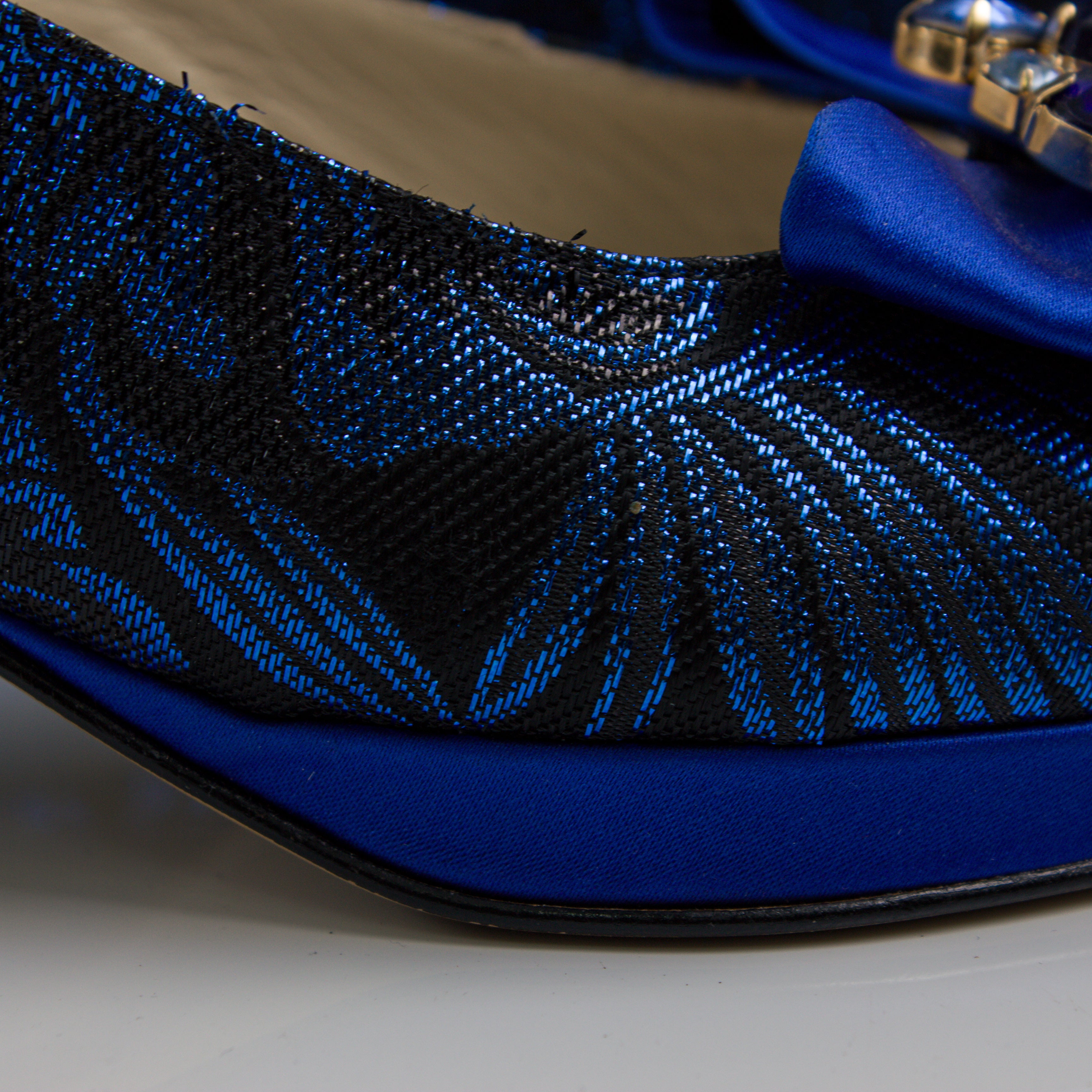 Royal Blue Leaf Low Set