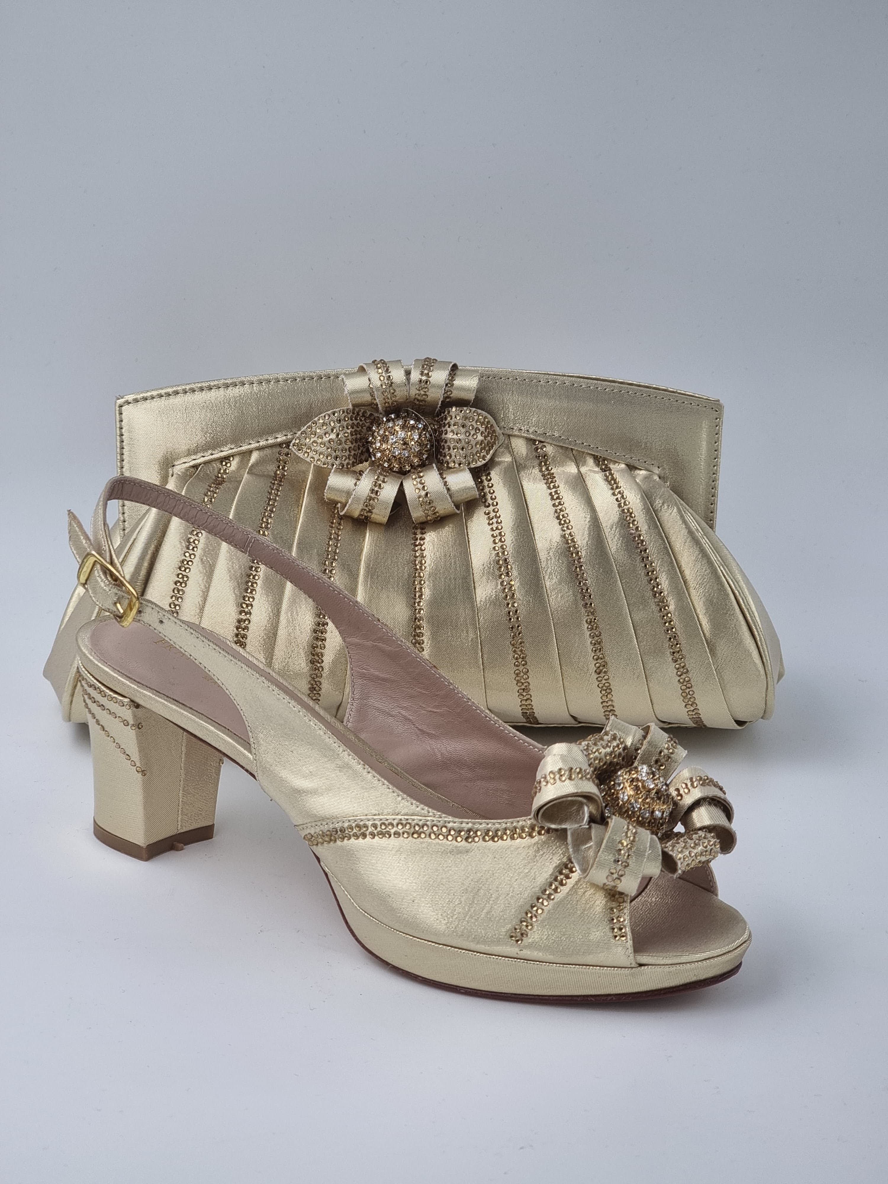 Gold Flower Stoned Set