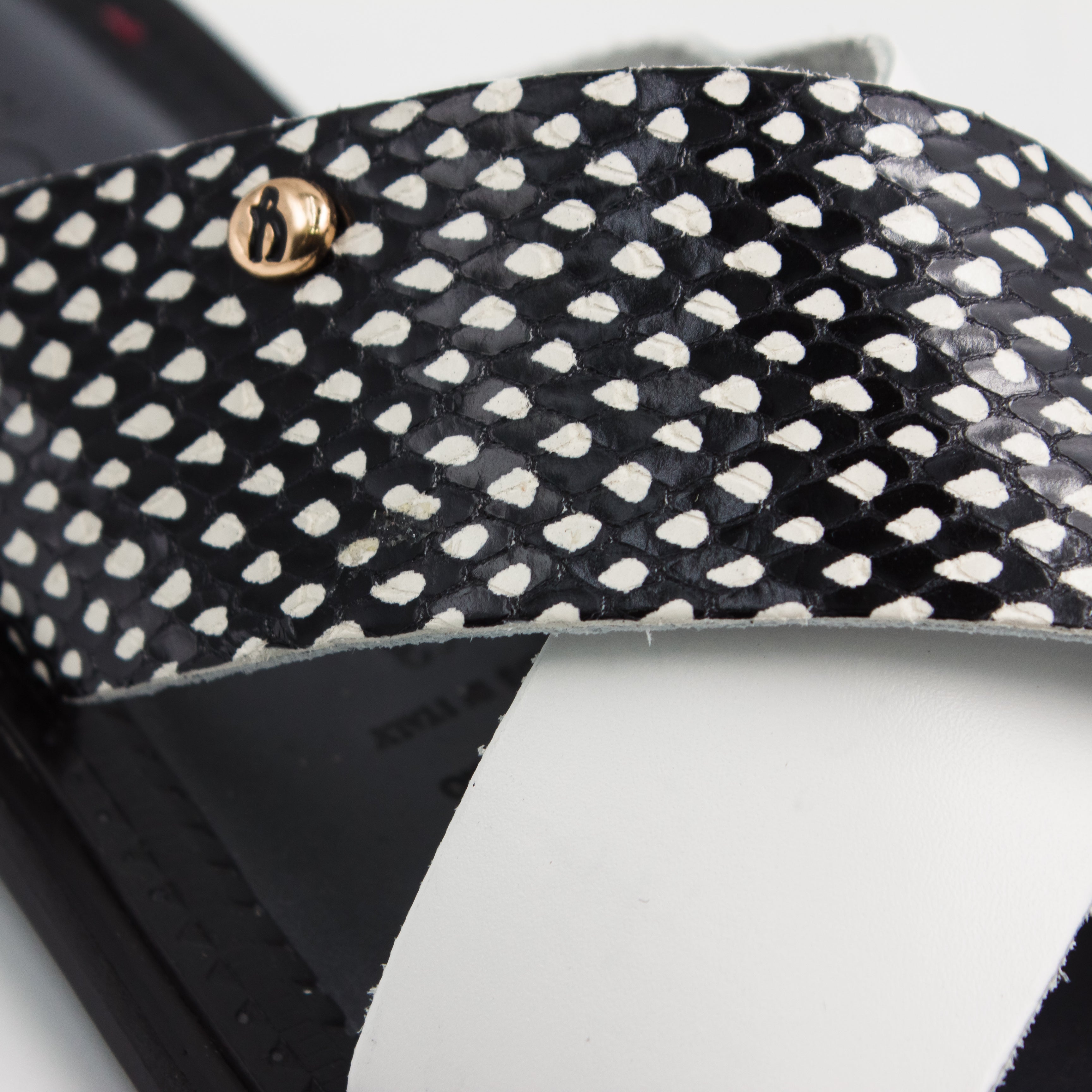 White/Black Speckled Scale Slide