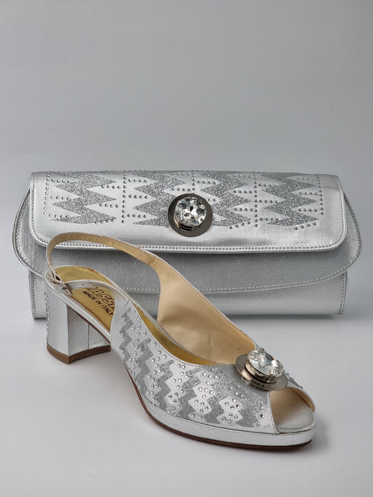 Italian handmade shoes and purses. Shop online